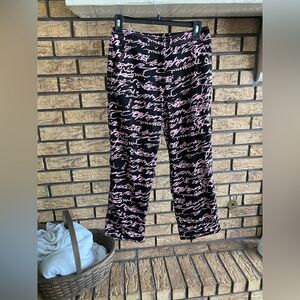‎Unique black and pink cursive writing pants